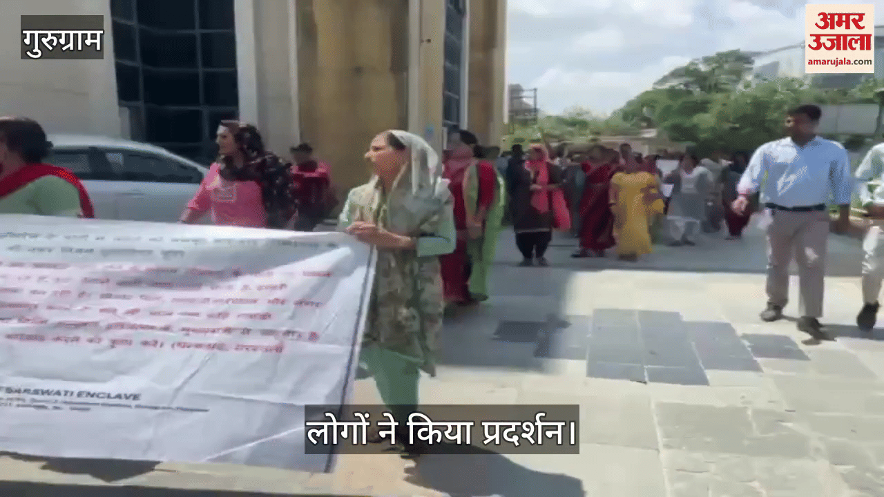 Troubled by sewage in the streets and shortage of drinking water residents of Saraswati Enclave staged a protest
