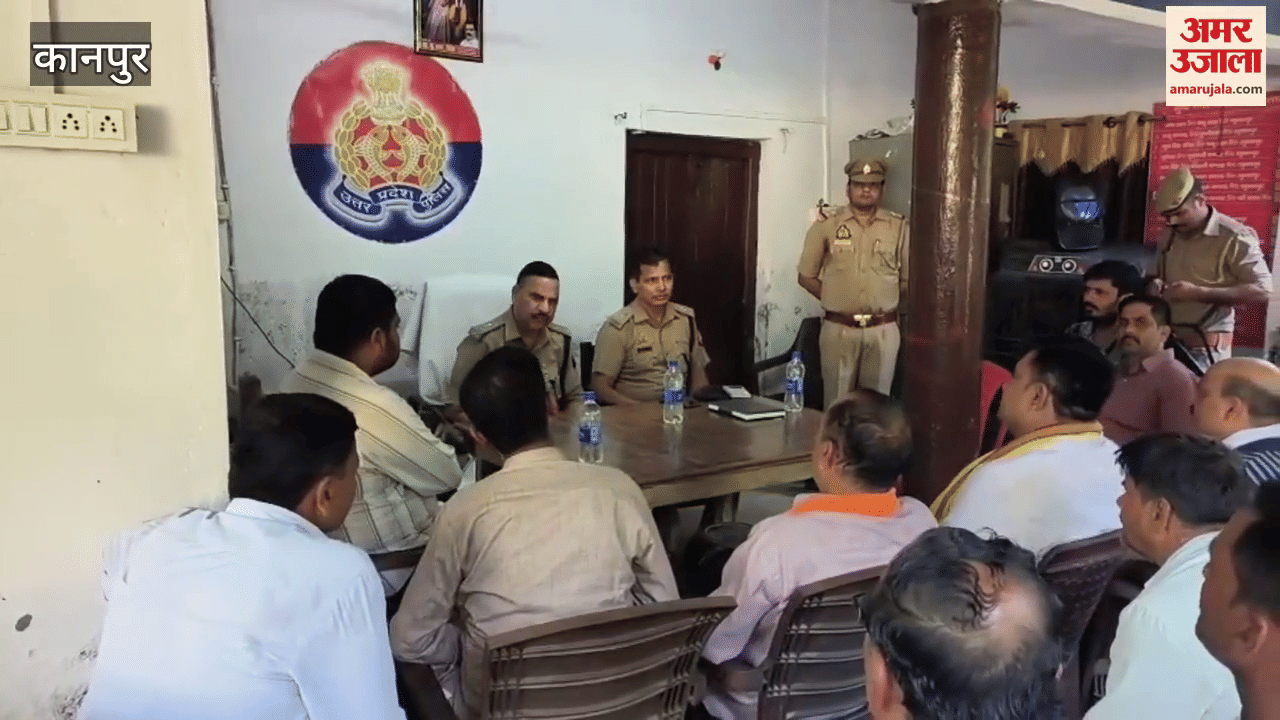 Police officers held a meeting with regional heads regarding the rumor of drones and thieves