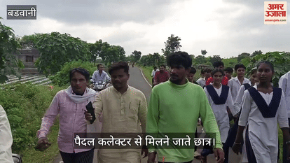 Students walked 35 km to meet the collector against the principal and teachers