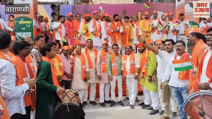 PM Modi welcomed with drums in Kashi VIDEO