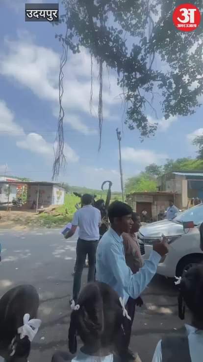 Congress Workers Show Black Flags to MP Mannalal Rawat in Kherwada, Protest Over Inauguration