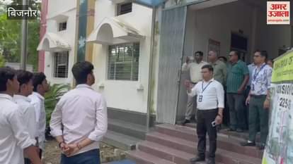 Bijnor: Akhil Bharatiya Vidyarthi Parishad is angry and in a ruckus over the issue of indecency with students in the college