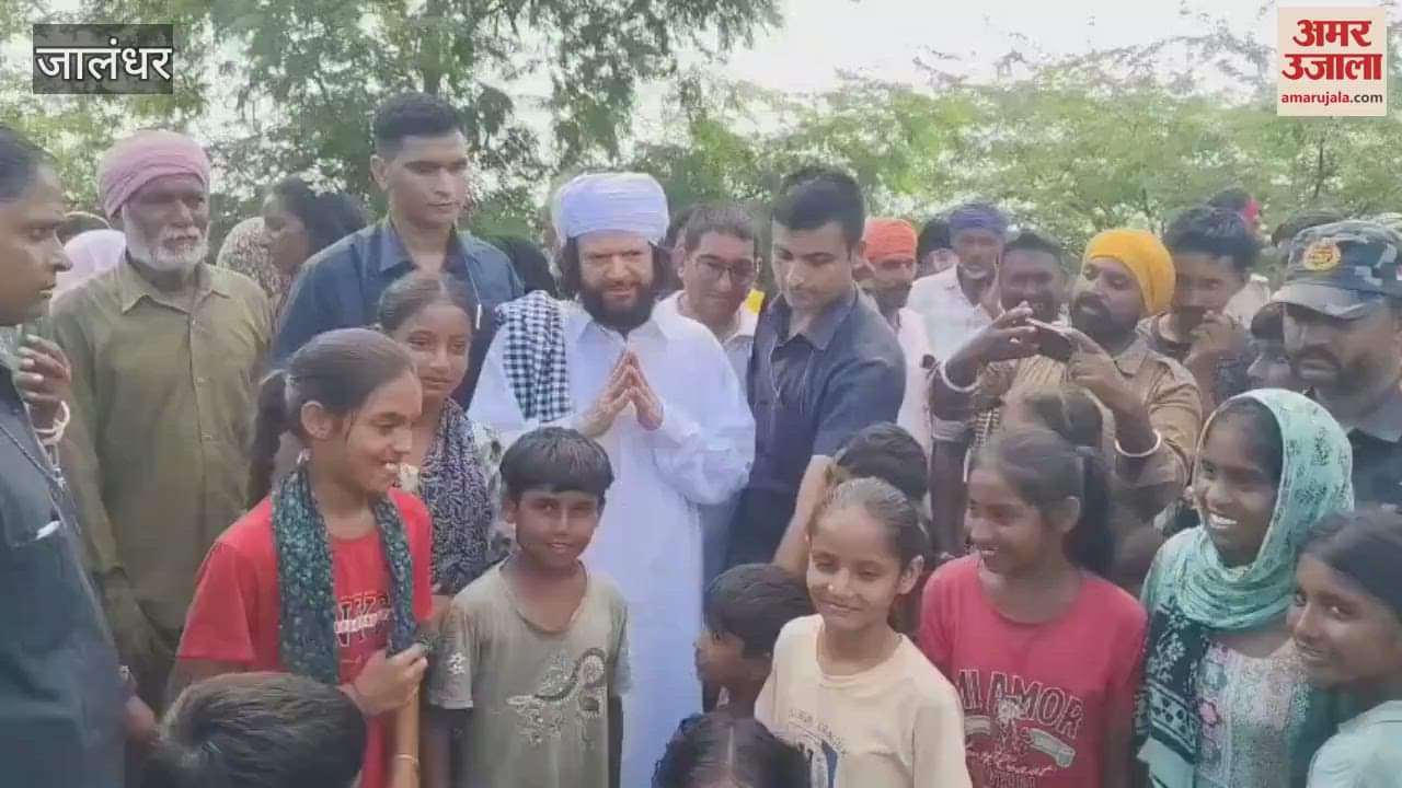 Former BJP MP Hansraj Hans arrived to visit flood affected areas in Jalandhar