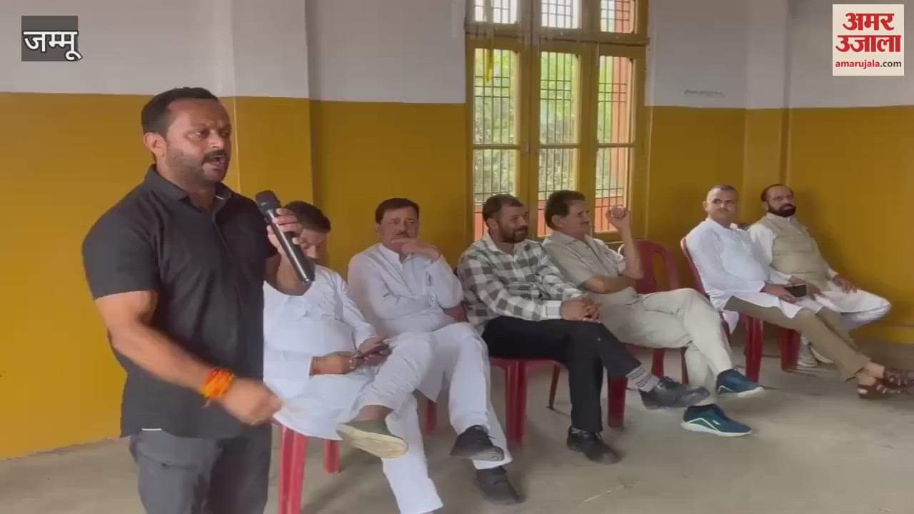 Congress held a meeting under the chairmanship of Sumit Magotra to help the rain affected people