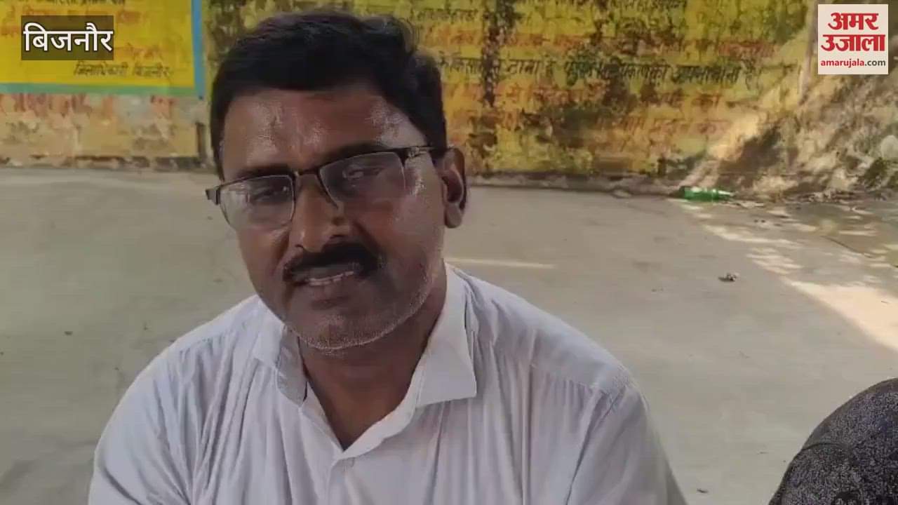 Bijnor: Angry with the action taken against three office bearers of the Lekhpal Union, the Lekhpals opened a front against the SDM