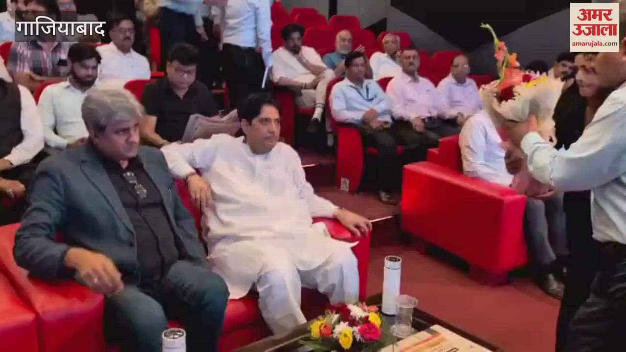 Ghaziabad: MSME for India Conclave begins, UP Minister Sunil Sharma inaugurated it by lighting a lamp