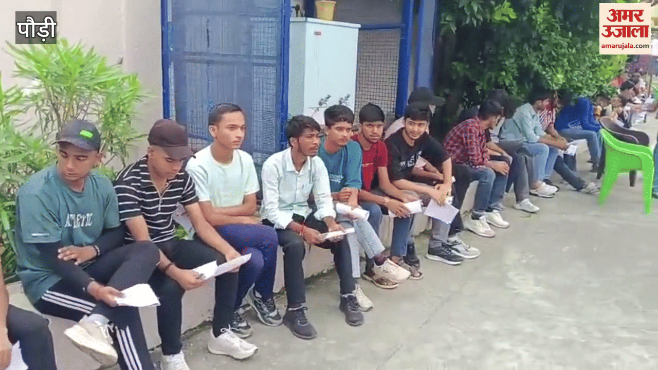 Srinagar Crowd of candidates gathered for NDA entrance exam at Gururamrai Public School
