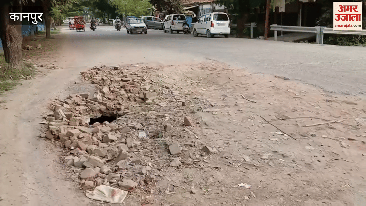 Pothole on Panki Kalyanpur Road, road also collapsed