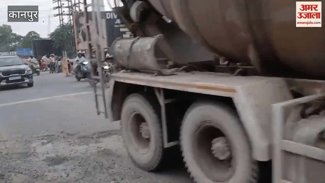 condition of the road near Panki Canal bridge is bad, there are deep potholes