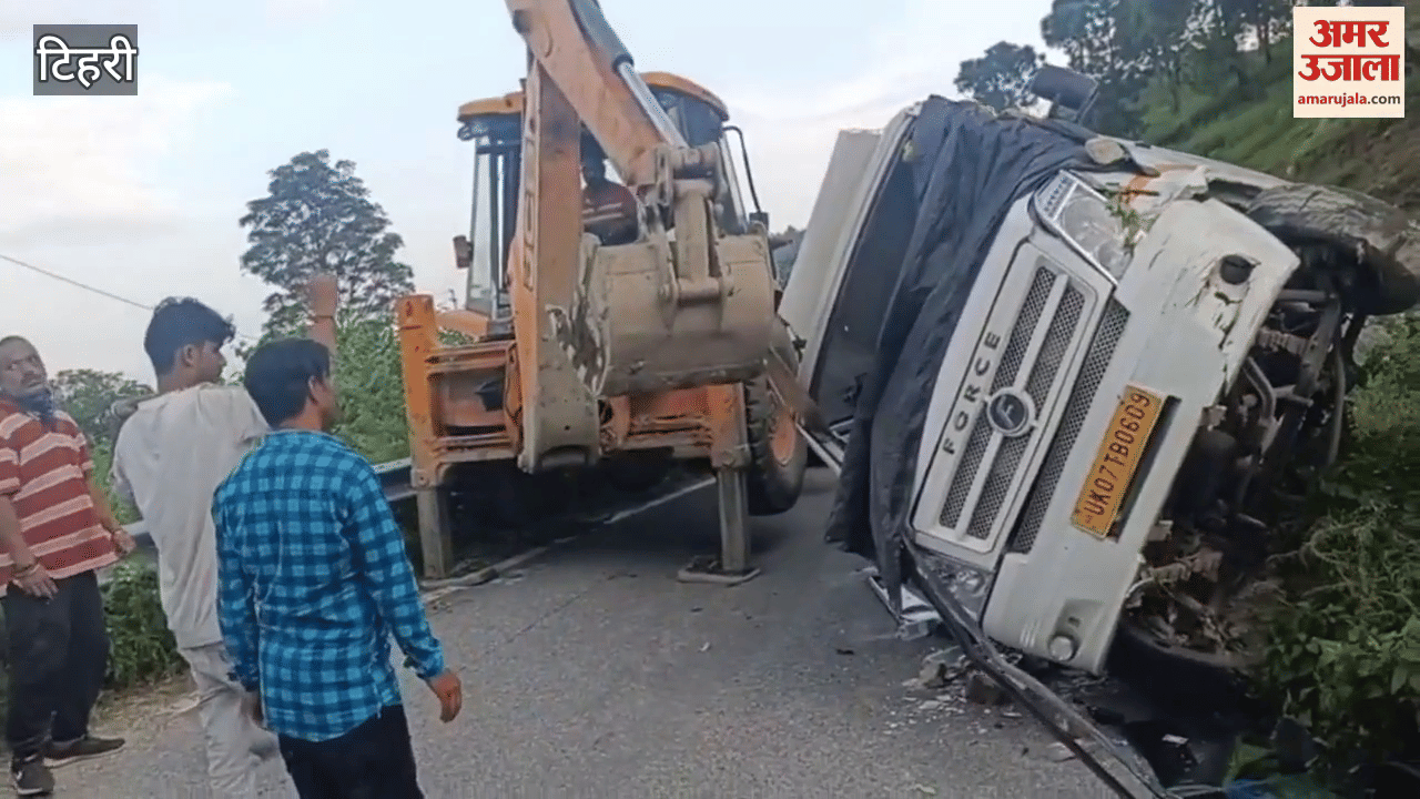 Tehri Accident: Tempo traveler going from Dehradun to Uttarkashi overturned, two people including the driver injured