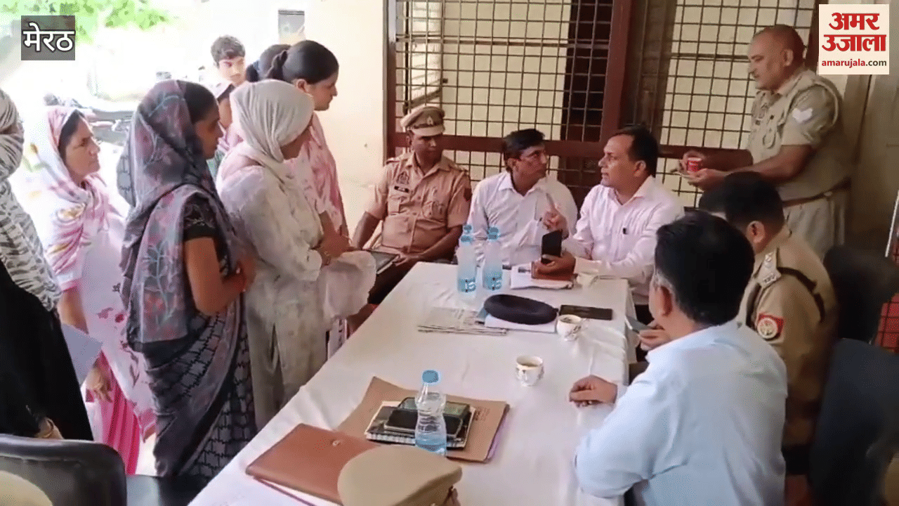 Meerut: On Samadhan Diwas in Mawana, officials including SDM heard the problems of the complainants