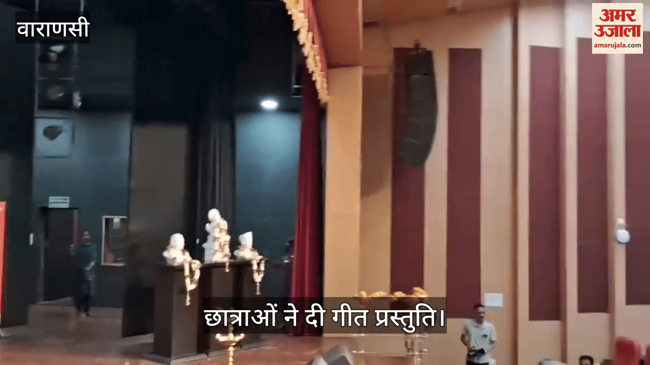 Writers gathered in Omkarnath Thakur Auditorium of BHU discussion took place on Hindi