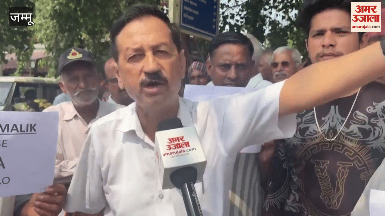 Demonstration in support of Mehraj Malik under the leadership of Mohan Choudhary in RS Pura