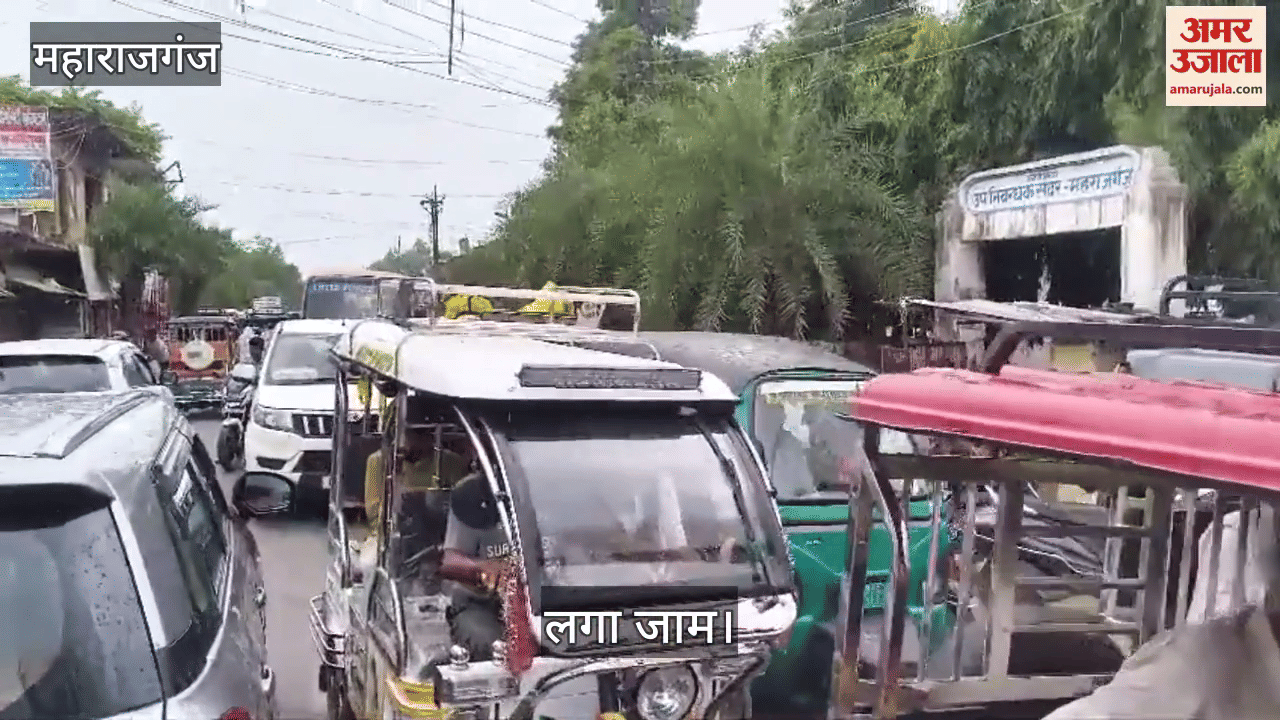 Traffic jam in front of registry office