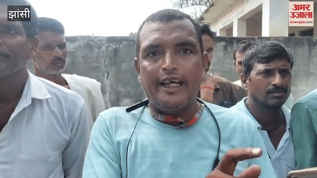 Jhansi: A woman who had come to buy fertilizer with her husband was injured in a scuffle