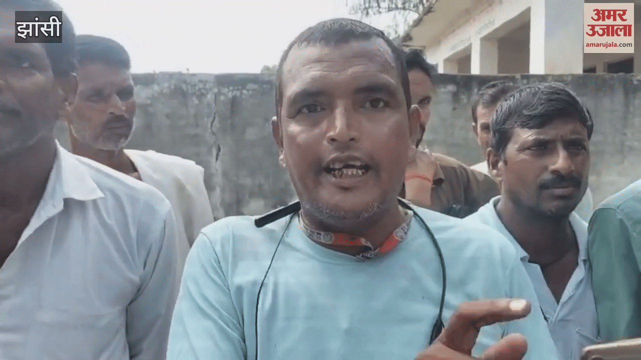 Jhansi: A woman who had come to buy fertilizer with her husband was injured in a scuffle