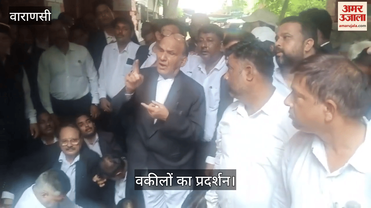 Lawyers protest against misbehavior with advocate and his wife in varanasi