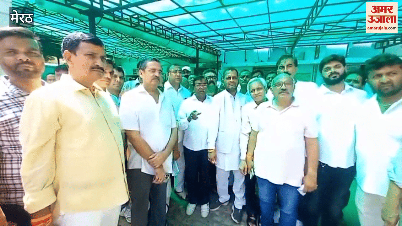 Meerut: Traders reached SSP office in protest against closing of market at 11 o'clock, accused police of misbehaving with traders