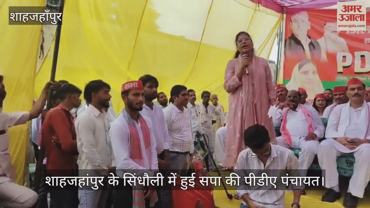 President of Mahila Sabha Juhi Singh addressed SP PDA Panchayat in Shahjahanpur