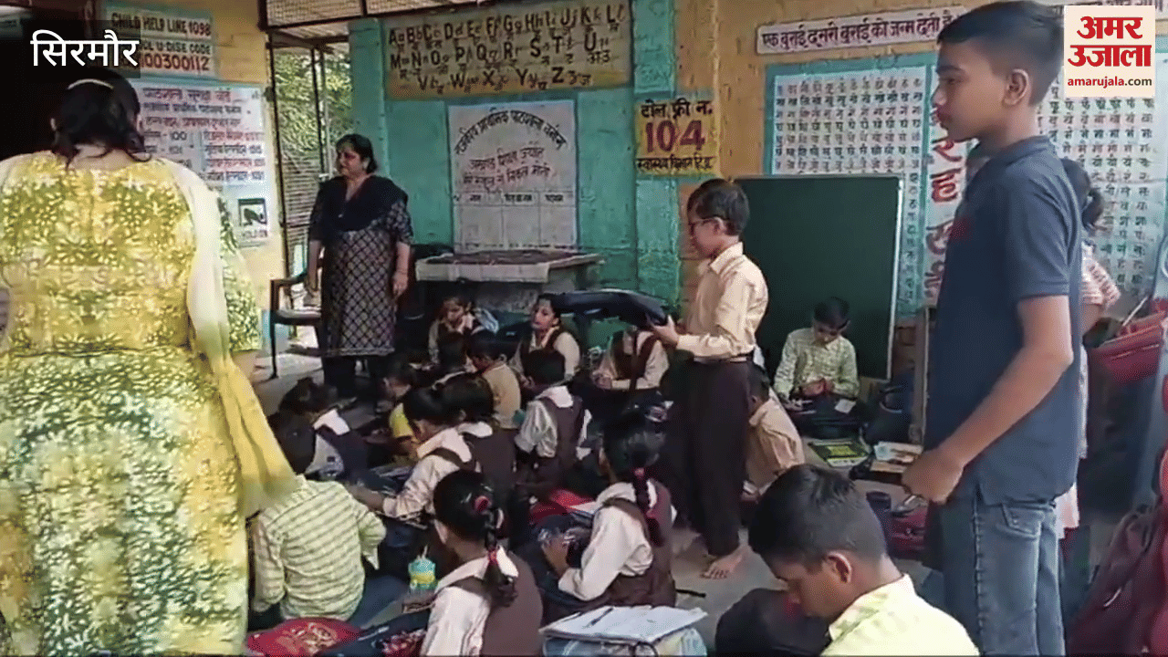 Sirmour Rotary Club Nahan Sangini distributed school bags to the children