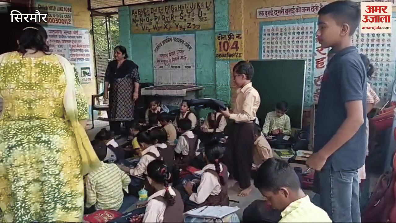 Sirmour Rotary Club Nahan Sangini distributed school bags to the children