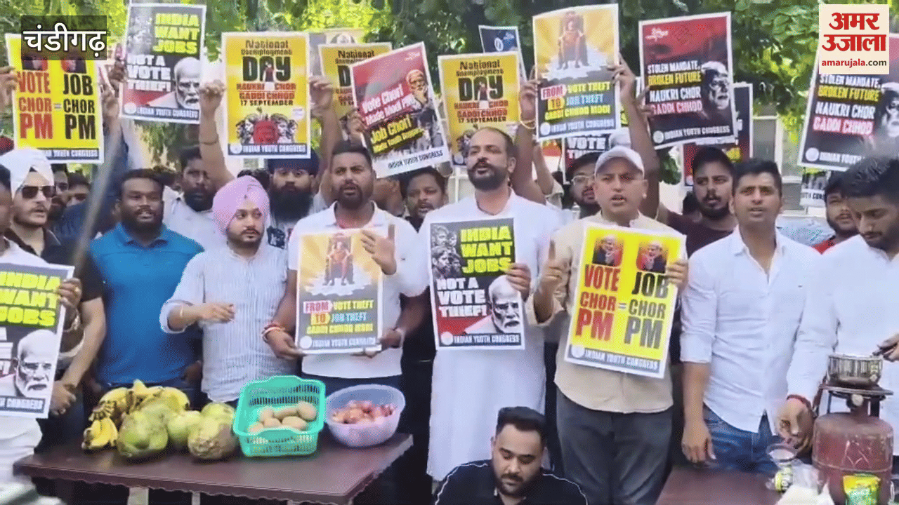 Youth Congress workers protest outside Chandigarh Congress Bhawan