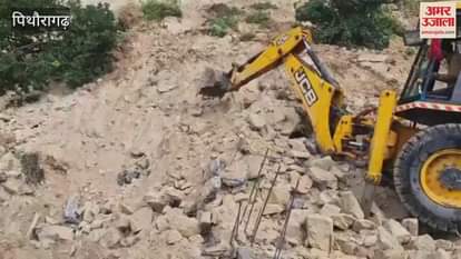 A house and a cowshed collapsed and a woman died due to a landslide in Didihat