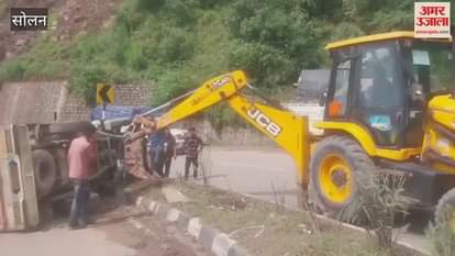 Solan Pickup loaded with apples overturns in Jabli