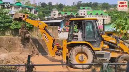 Mandi: SDM said immediate relief of Rs 13.60 lakh distributed to the disaster affected people in Dharampur