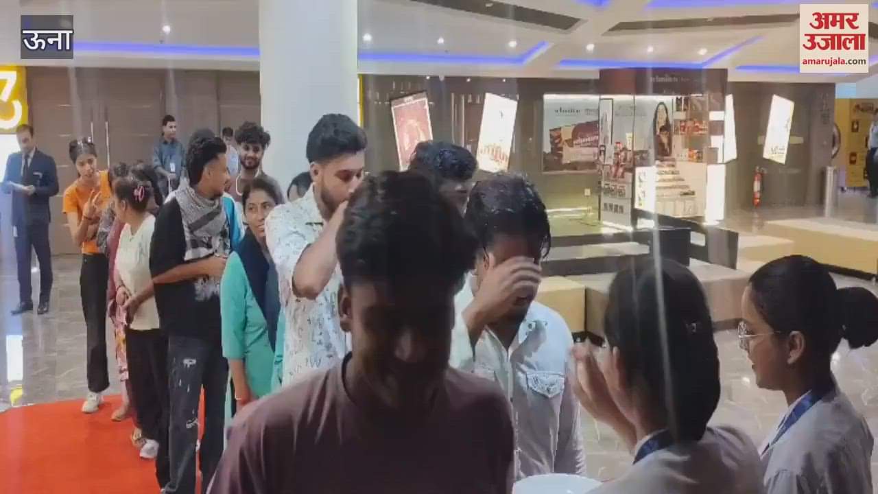 Una National Award winning film Chalo Jeete Hain screened at Rajhans Cinema on PM Modi birthday