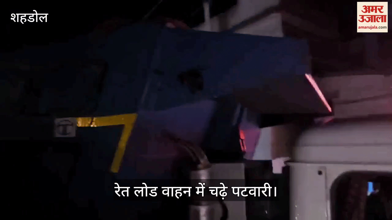 In Shahdol, Congress state president Patwari boarded a vehicle loaded with sand.