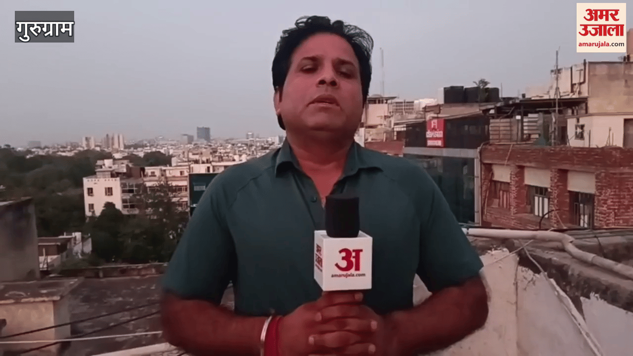 Drunken youths attacked the house with bricks and stones