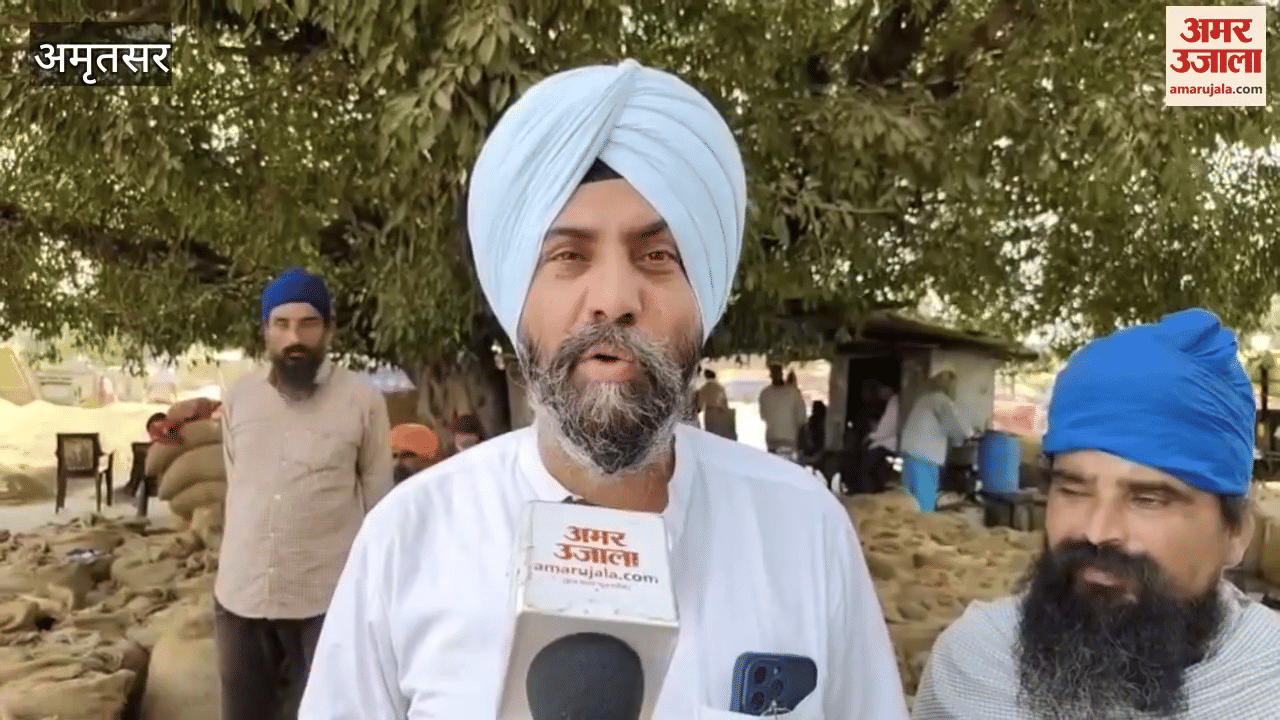 Farmers arrived at Bhagatwala Mandi in Amritsar with paddy crop