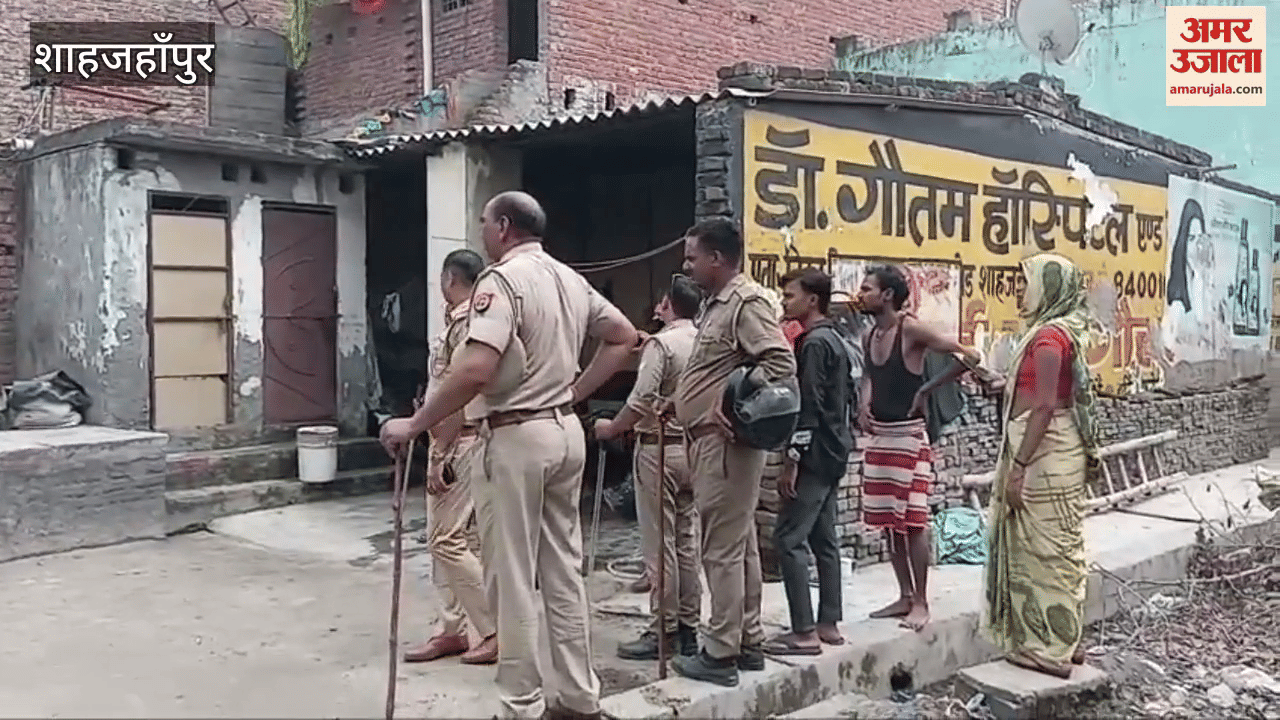 Bulldozers run on encroachments in Kant Shahjahanpur