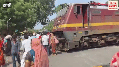 Jhansi: Animal collided with Udaipur Khajuraho Intercity, it remained stranded for 40 minutes