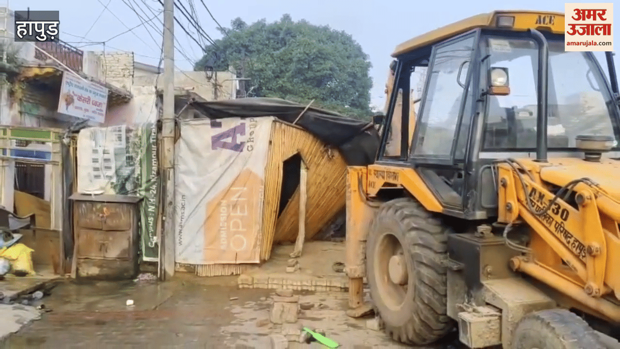 team of heavy police force and municipality removed encroachment from Garh Road In Hapur