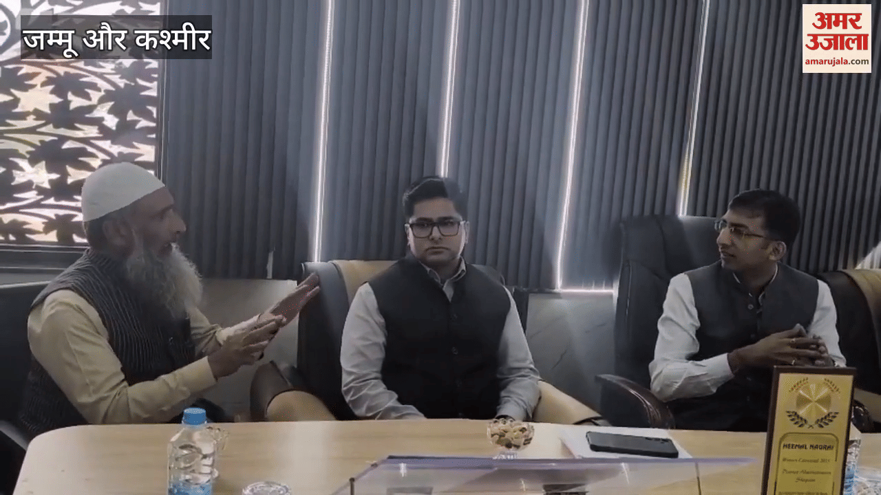 Divisional Commissioner Reviews Traffic Management in Shopian to Ease Movement of Fruit Trucks