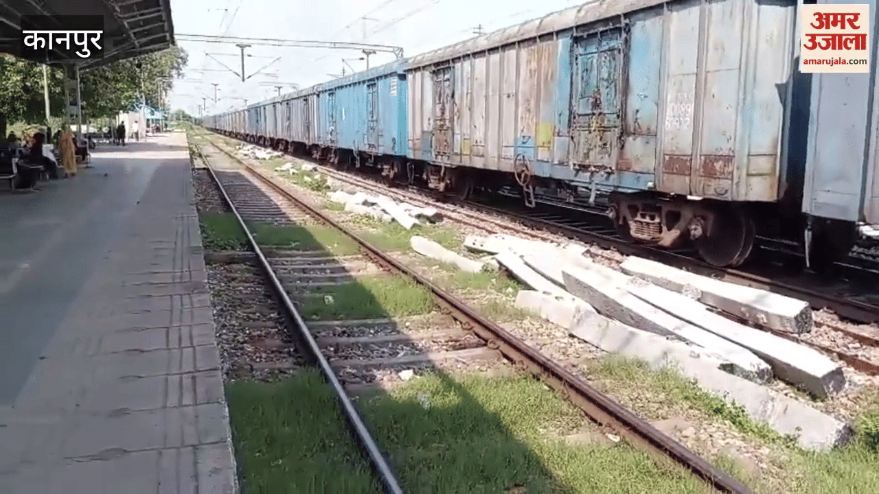Sleepers placed on the platform and railway track, passengers troubled