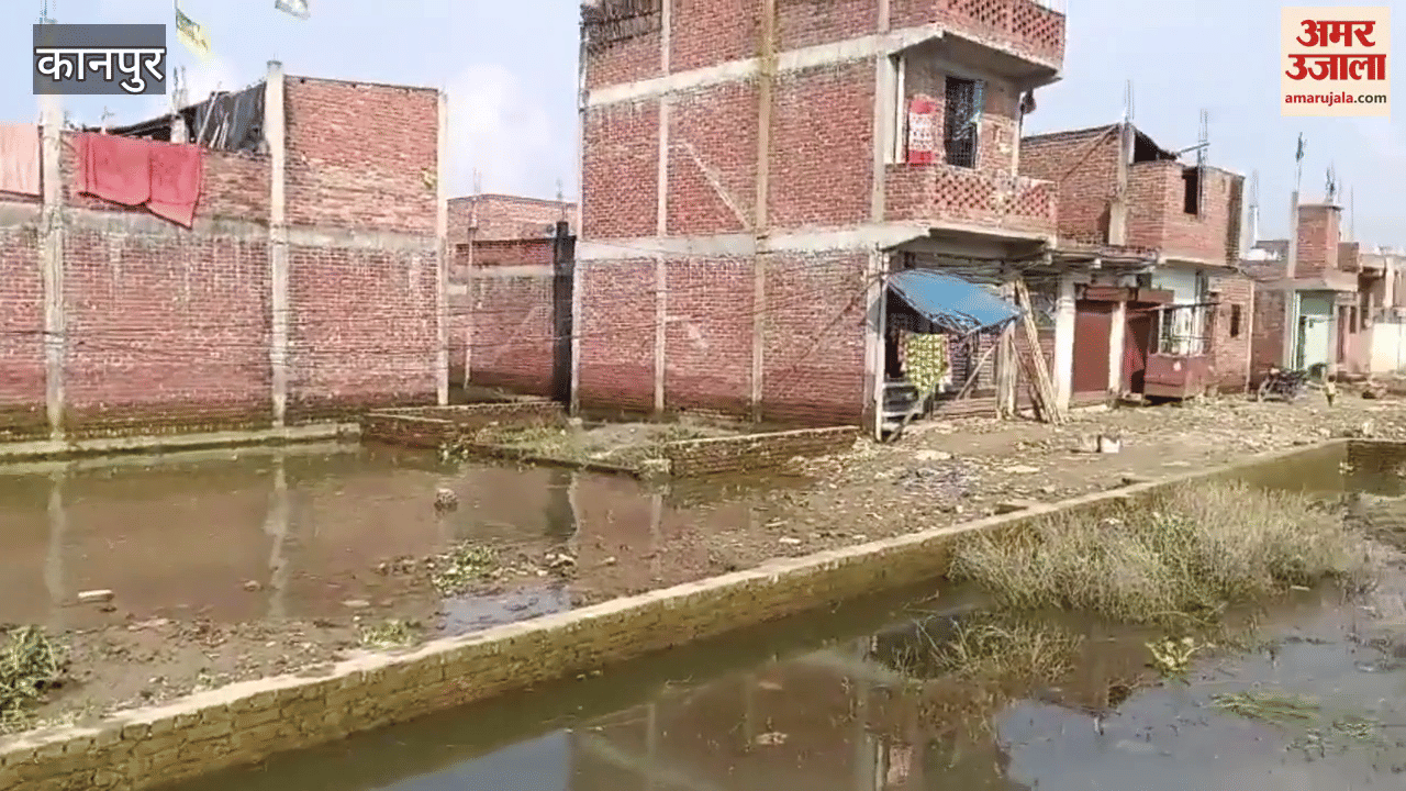 Ganga still above the warning level, localities filled with garbage