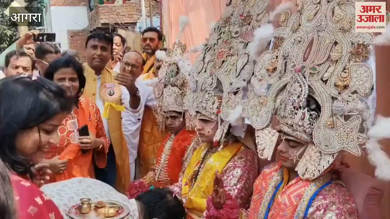 Shri Ram Gives Darshan to Devotees from Throne on Chariot