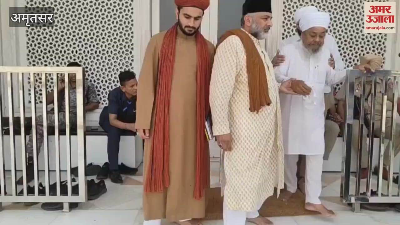 chief servant of Ajmer Sharif bowed his head at Sri Harmandir Sahib