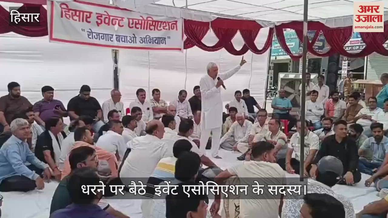 Members of the event association staged a sit-in protest against the Maharaja Agrasen Bhawan Trust.