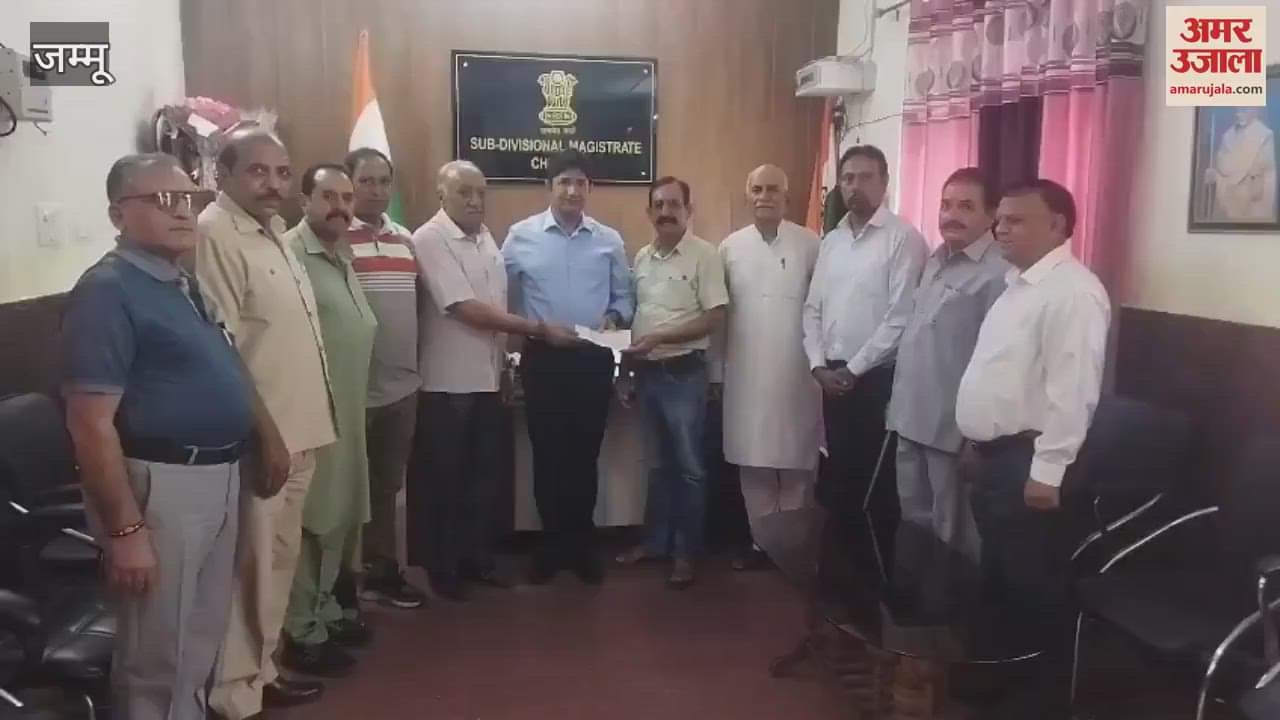 Senior Citizen Club fulfilled its social responsibility and handed over relief amount to SDM.