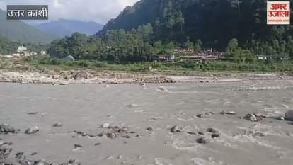 Uttarkashi Car found stuck in Bhagirathi river, search continues for youth