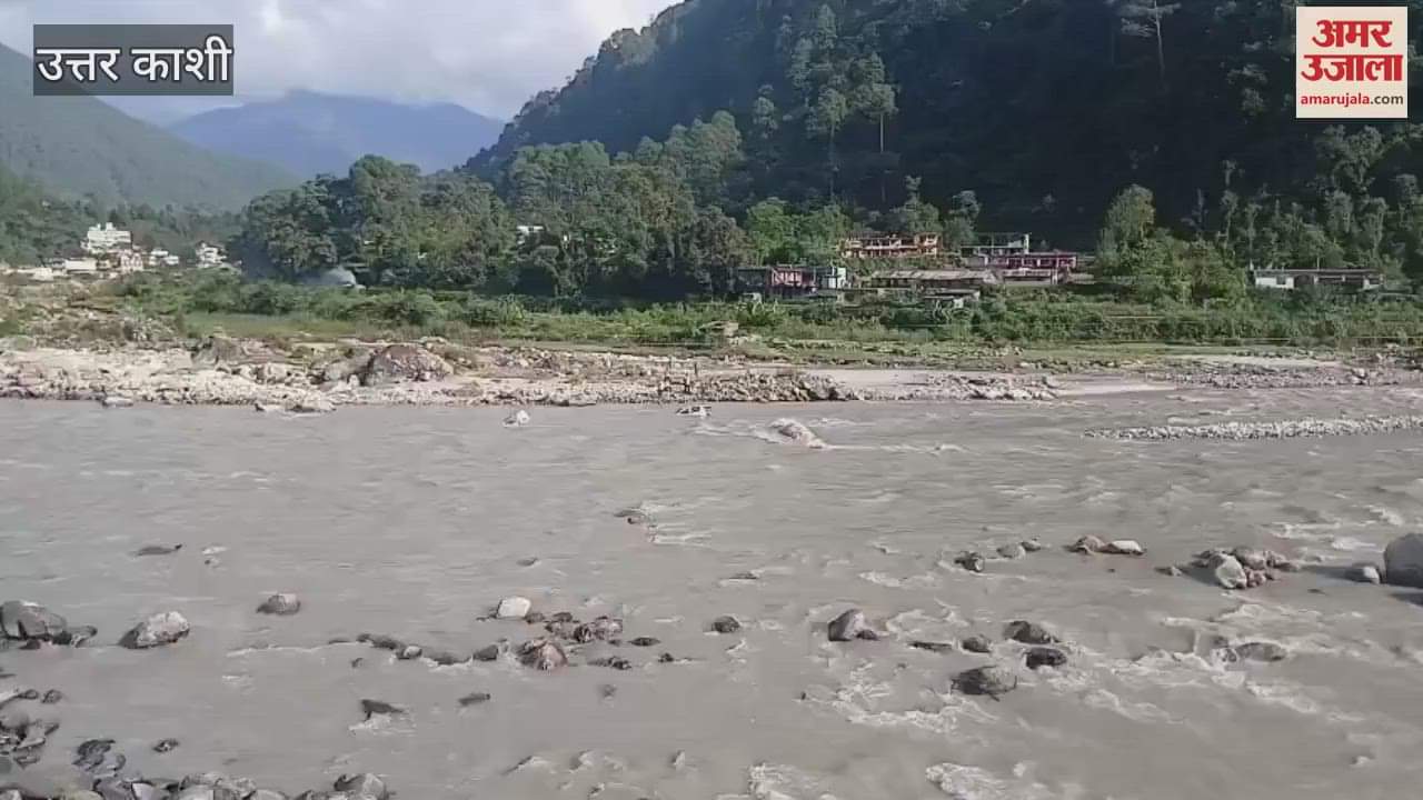 Uttarkashi Car found stuck in Bhagirathi river, search continues for youth
