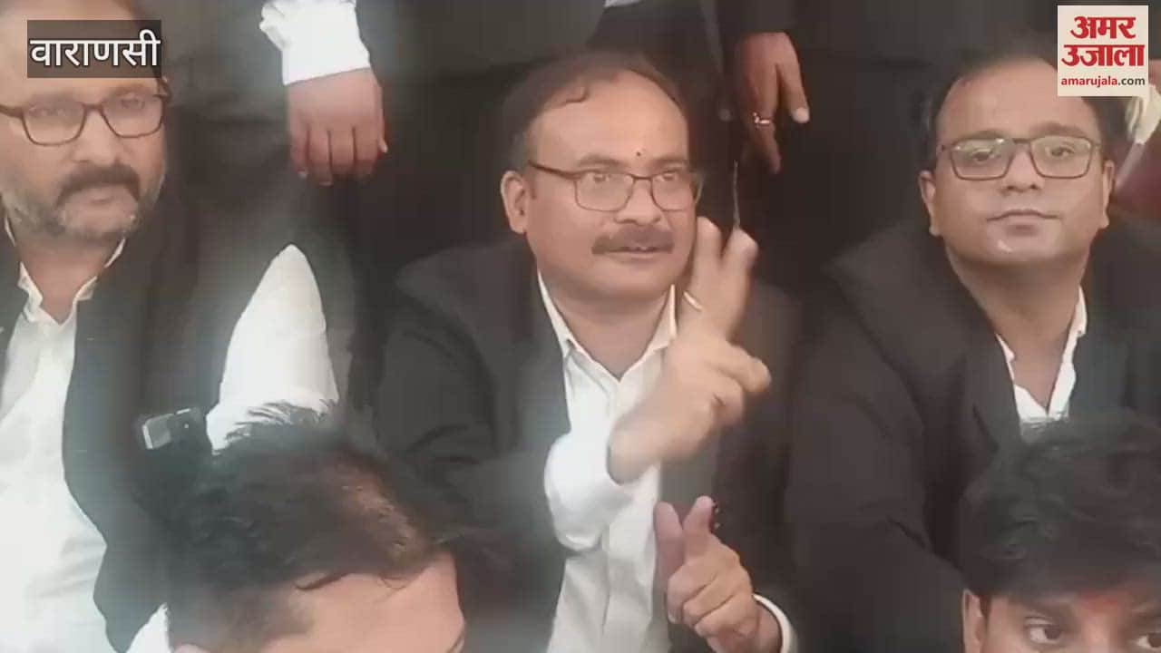 Advocates gave message to ADCP Neetu in varanasi