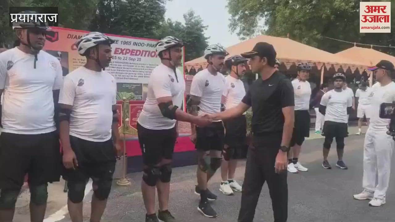 Prayagraj - 16 soldiers set out on a 231 km journey by bicycle, Brigadier Nawab flagged off the journey.