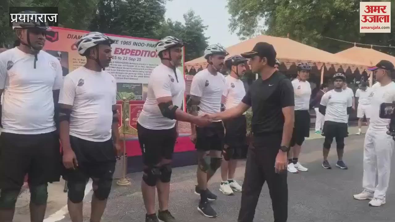 Prayagraj - 16 soldiers set out on a 231 km journey by bicycle, Brigadier Nawab flagged off the journey.