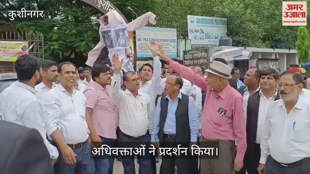 Advocates protested and demonstrated in the civil court.