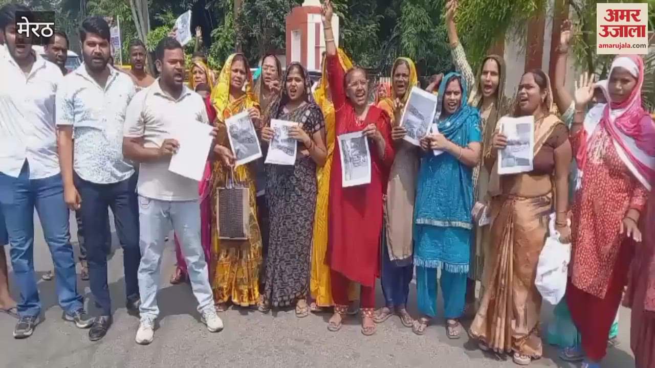 Meerut: Demonstration of people of Preet Vihar Colony